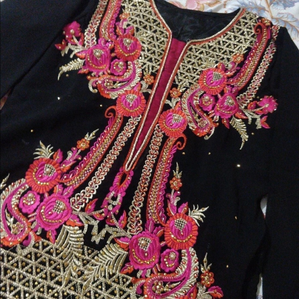 Pakistani 3 Piece Shalwar Kameez - image 2